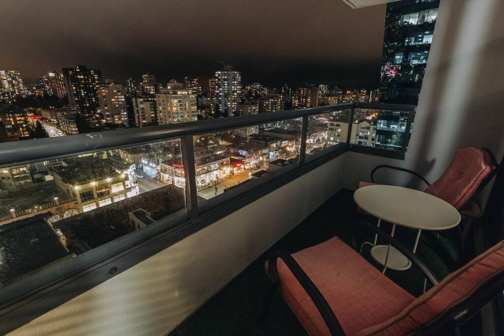 Modern Condo In The Heart Of Dt Overlooking City Vancouver Exteriér fotografie
