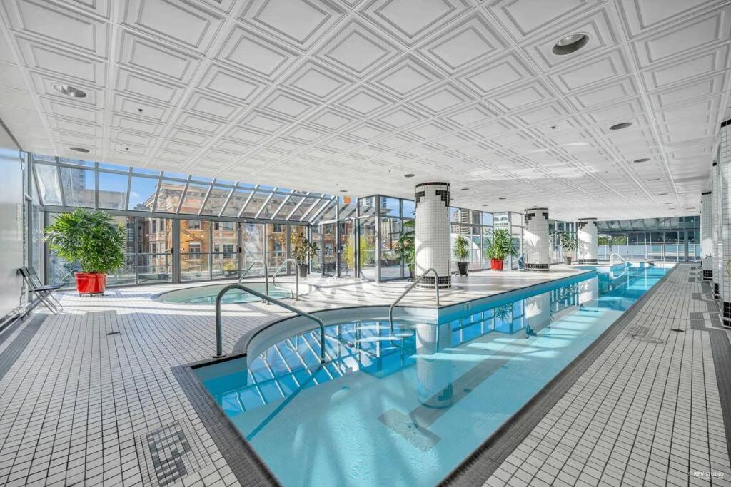 Modern Condo In The Heart Of Dt Overlooking City Vancouver Exteriér fotografie