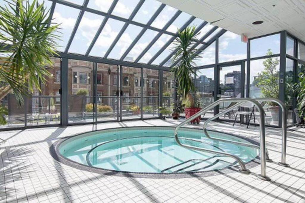 Modern Condo In The Heart Of Dt Overlooking City Vancouver Exteriér fotografie